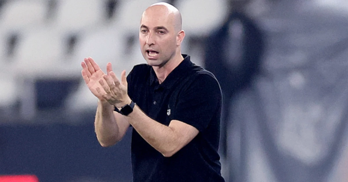 Botafogo avalia permanência de Rodrigo Bellão no comando técnico da equipe