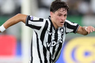 Botafogo blinda Álvaro Montoro e recusa investidas de clubes brasileiros