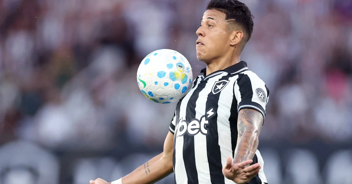 Botafogo busca reforços no mercado após negociação de Matheus Martins com o Dínamo Moscou