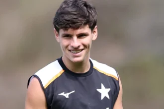 Botafogo busca renovação e valorização salarial do jovem Álvaro Montoro