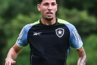 Botafogo concretiza transferência de zagueiro Kauã Branco para o futebol árabe
