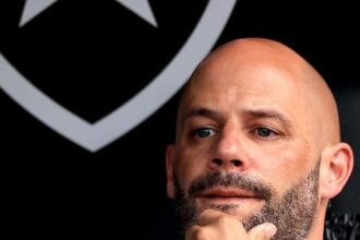 Botafogo demite Franclim Carvalho após sequência de derrotas