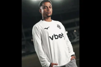 Botafogo e Mizuno resgatam história com nova camisa de manga longa