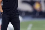 Botafogo encaminha saída de Franclim Carvalho após revés no Campeonato Brasileiro
