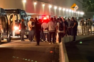 Botafogo enfrenta protesto de torcida organizada no retorno ao Rio de Janeiro