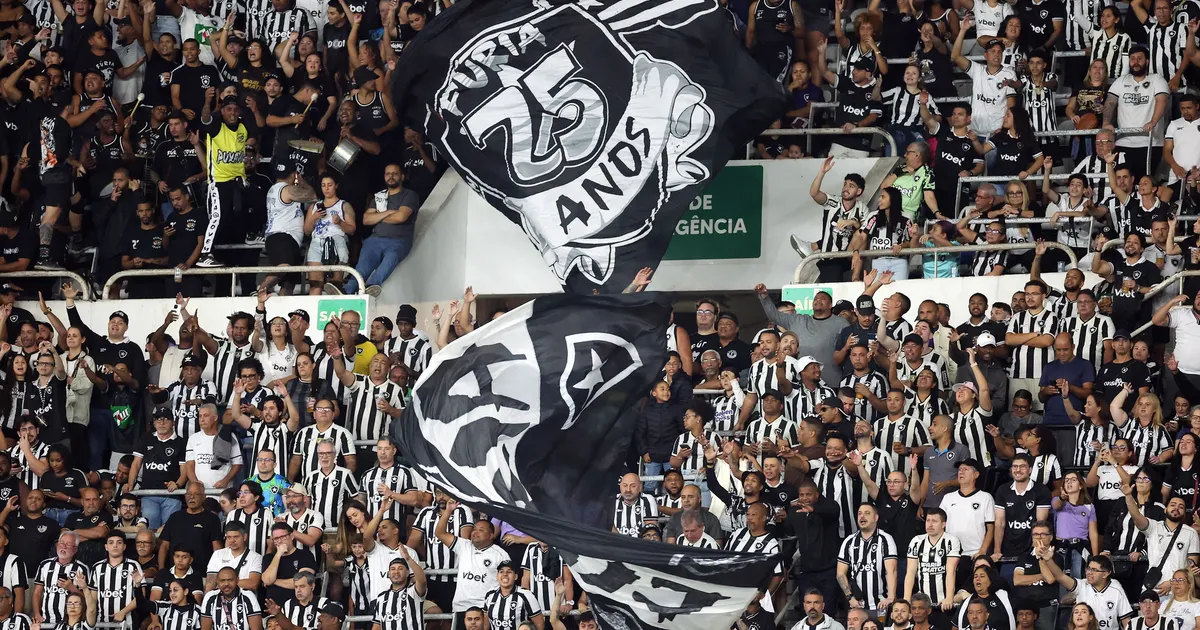 Botafogo esgota Leste Superior para clássico contra o Fluminense no Nilton Santos