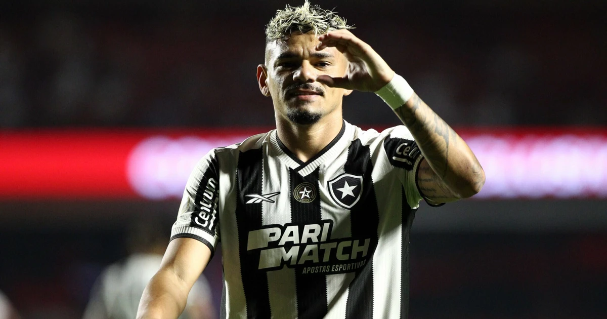 Botafogo estabelece metas de desempenho para renovação de contrato com Tiquinho Soares