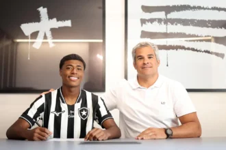 Botafogo garante permanência de Cauã Machado com primeiro contrato profissional