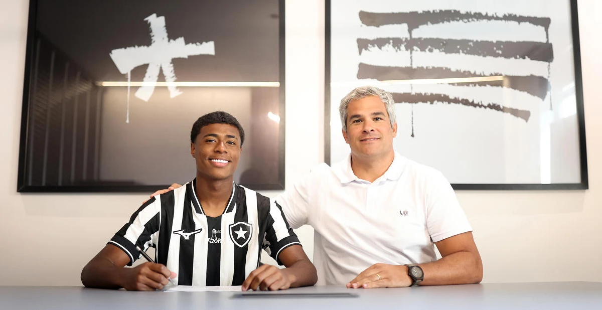 Botafogo garante permanência de Cauã Machado com primeiro contrato profissional