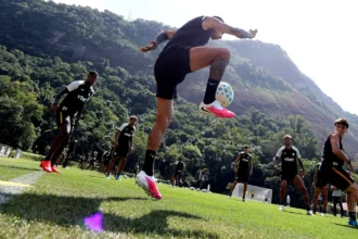 Botafogo justifica reestruturação no departamento de futebol em meio à transição na SAF