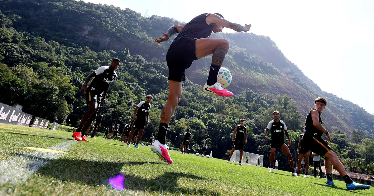 Botafogo justifica reestruturação no departamento de futebol em meio à transição na SAF