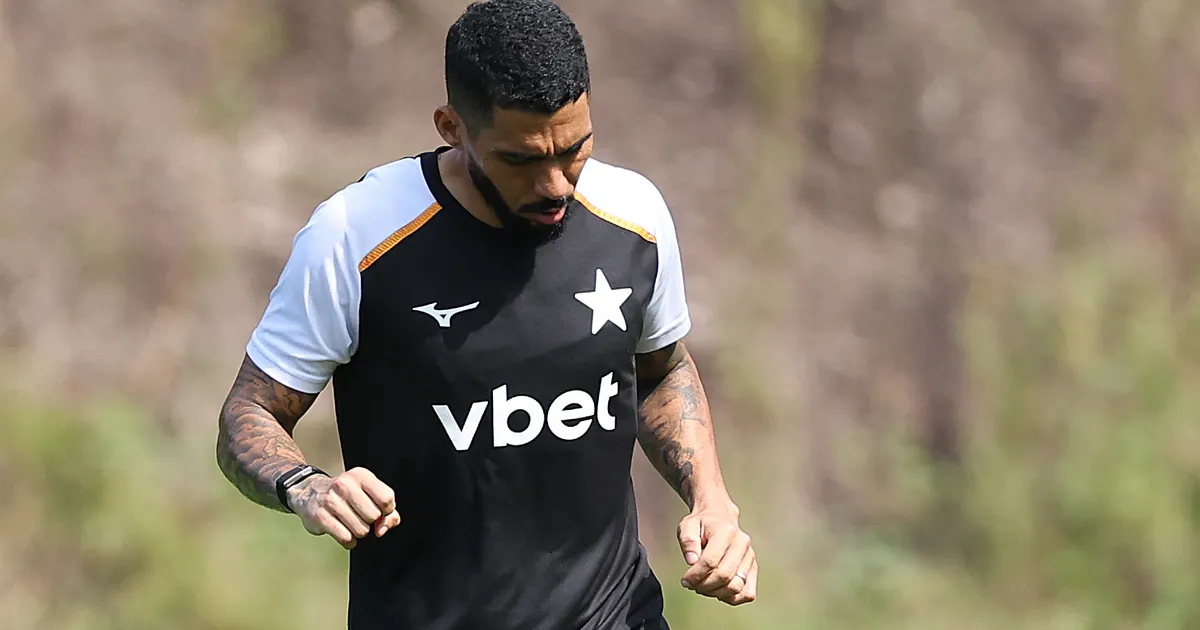 Botafogo mantém cautela e confirma ausência de Allan e Júnior Santos no clássico