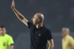 Botafogo mantém cautela na busca por novo técnico e aposta em Rodrigo Bellão