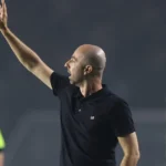 Botafogo mantém cautela na busca por novo técnico e aposta em Rodrigo Bellão