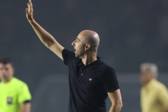 Botafogo mantém cautela na busca por novo técnico e aposta em Rodrigo Bellão