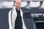 Botafogo mantém Rodrigo Bellão no comando técnico para o clássico contra o Flamengo