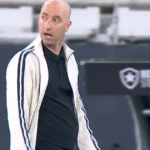 Botafogo mantém Rodrigo Bellão no comando técnico para o clássico contra o Flamengo
