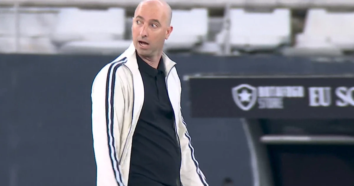 Botafogo mantém Rodrigo Bellão no comando técnico para o clássico contra o Flamengo