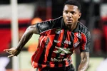 Botafogo monitora situação de Cacá para reforçar o setor defensivo