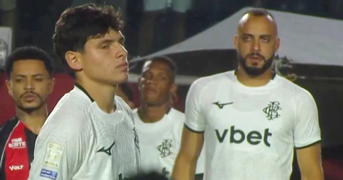 Botafogo perde para o Vitória e cai na tabela do Campeonato Brasileiro