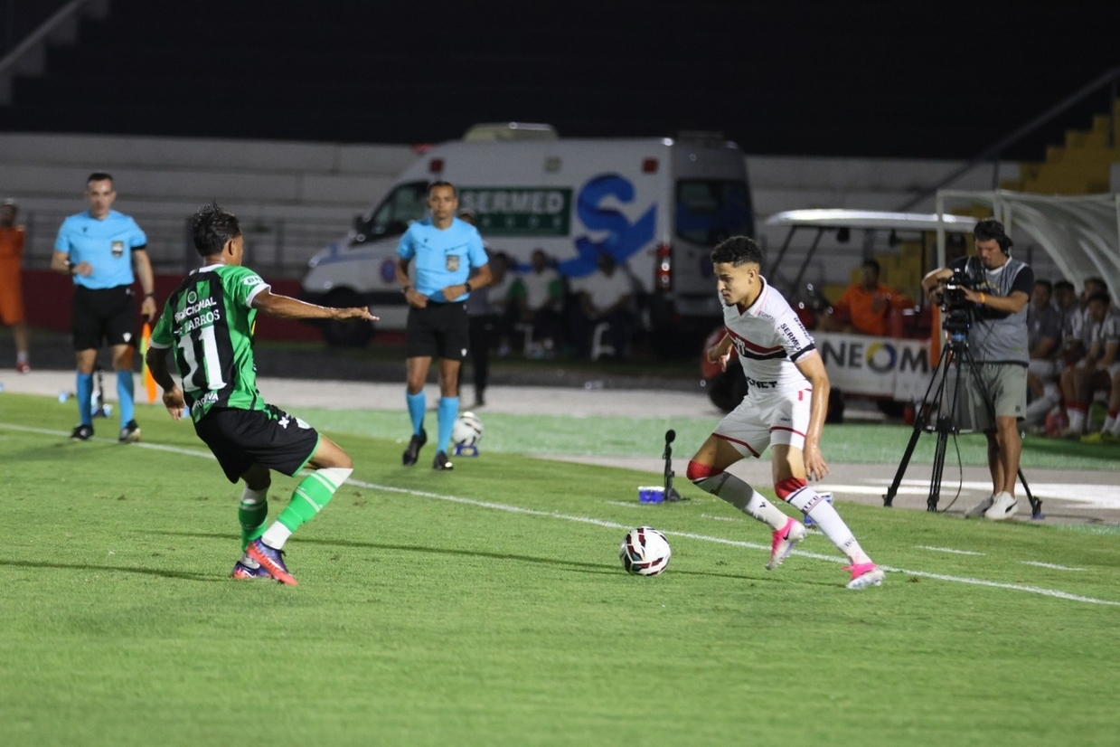 Botafogo-sp e América Mineiro empatam sem gols em duelo equilibrado