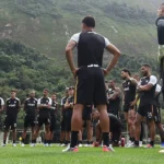 Botafogo supera restrições e acelera movimentações no mercado da bola