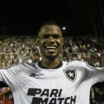 Botafogo sustenta invencibilidade de 12 anos contra o Vitória em seu próprio estádio