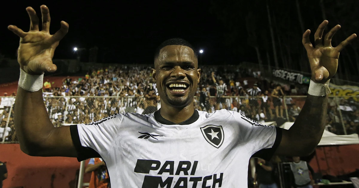 Botafogo sustenta invencibilidade de 12 anos contra o Vitória em seu próprio estádio