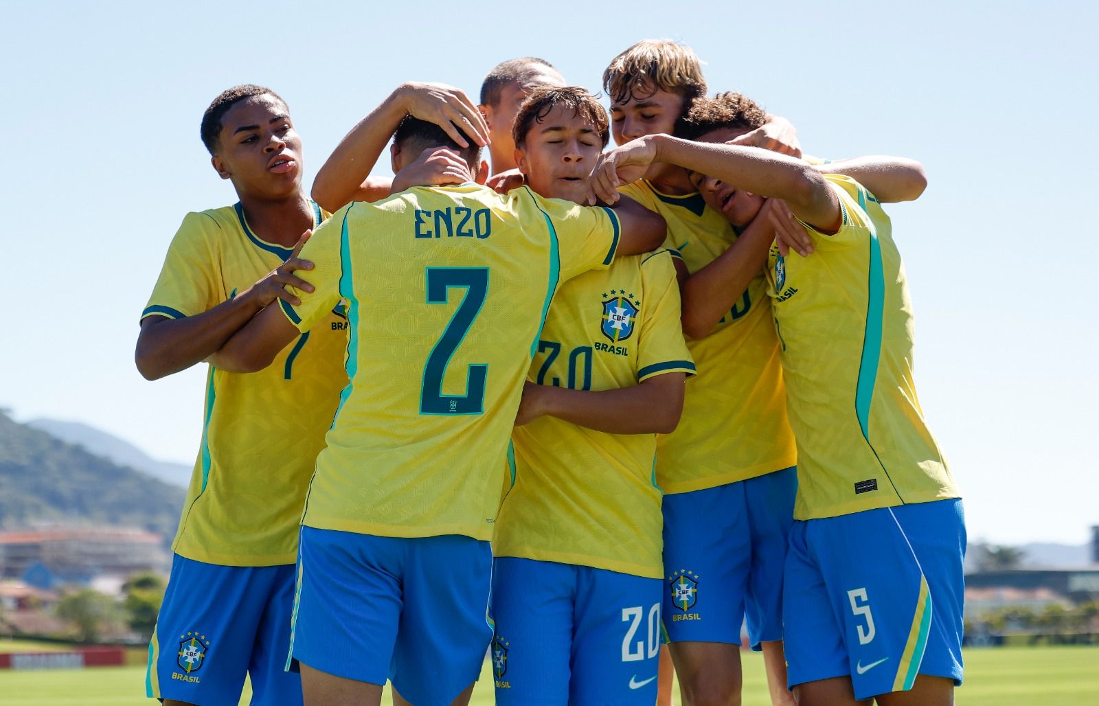 Brasil Sub-15 aplica 4 a 0 no Uruguai em preparação para a Liga Evolução na Granja Comary