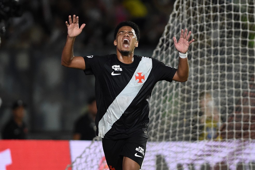 Brenner sofre lesão grave e desfalca o Vasco por quatro meses