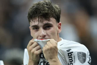 Breno Bidon decide e Corinthians garante vaga nas quartas da Libertadores