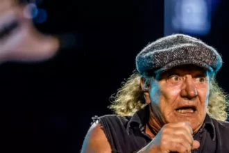 Brian Johnson escapa de acidente com canhão cenográfico em show do AC/DC