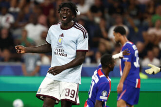 Brian Madjo estreia pelo Aston Villa e ganha destaque após Supercopa