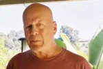 Bruce Willis é visto em momento raro de passeio em Los Angeles