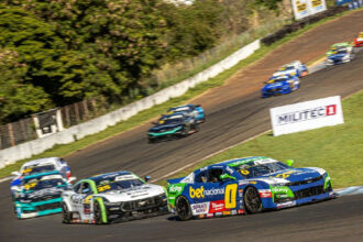 Cacá Bueno brilha na NASCAR Brasil e garante top 5 em Londrina