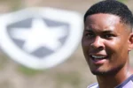 Caio Roque encerra vínculo de empréstimo e deixa o elenco do Botafogo