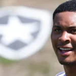 Caio Roque encerra vínculo de empréstimo e deixa o elenco do Botafogo