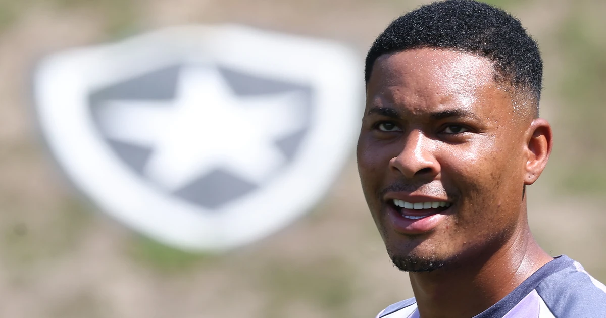 Caio Roque encerra vínculo de empréstimo e deixa o elenco do Botafogo