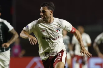 Calleri critica arbitragem e valida insatisfação da torcida após empate do São Paulo