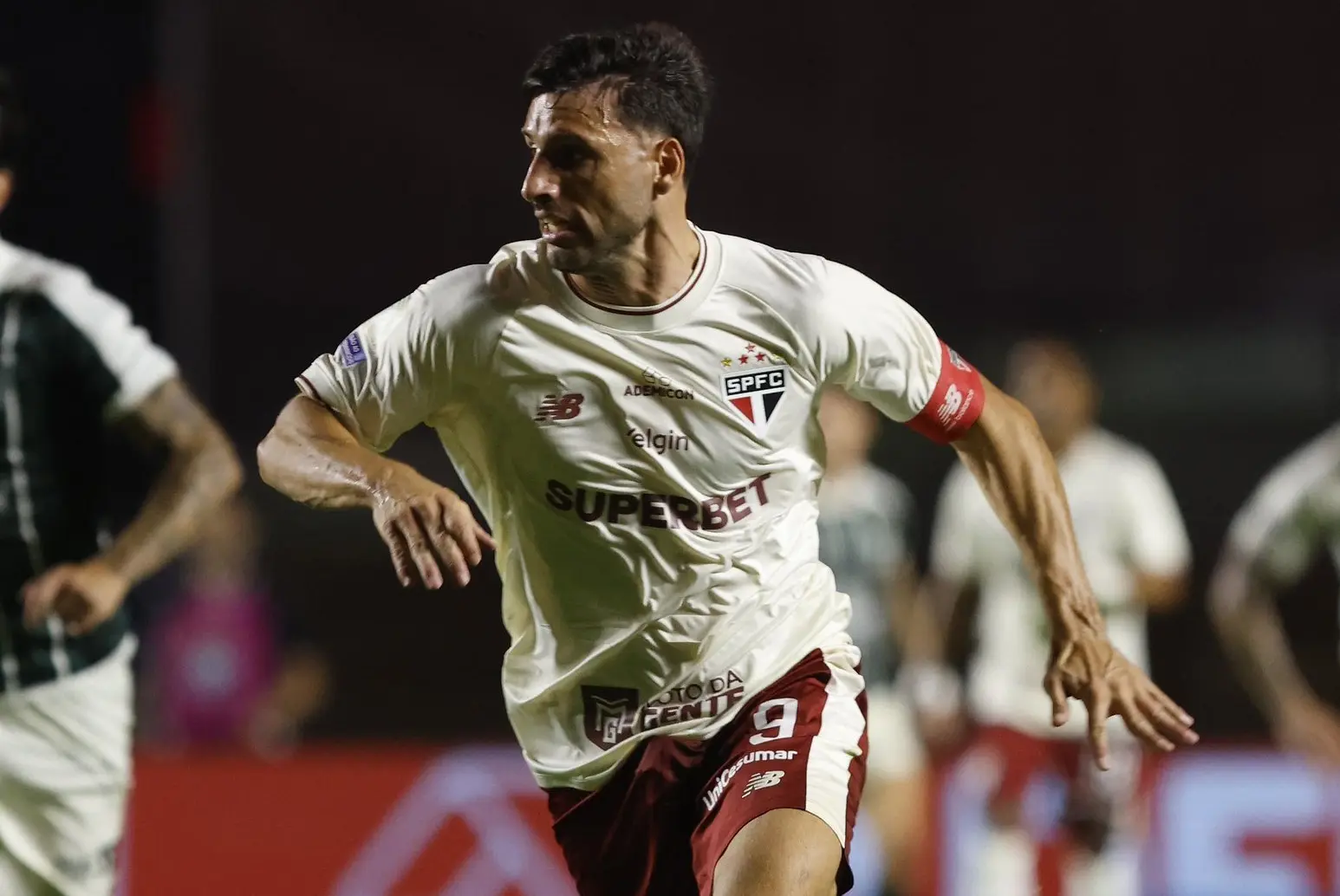 Calleri critica arbitragem e valida insatisfação da torcida após empate do São Paulo