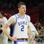 Card raro de Cooper Flagg gera disputa milionária entre leilão e benefícios da NBA