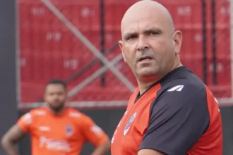 Carlos Leiria assume comando técnico da equipe sub-20 do Vila Nova