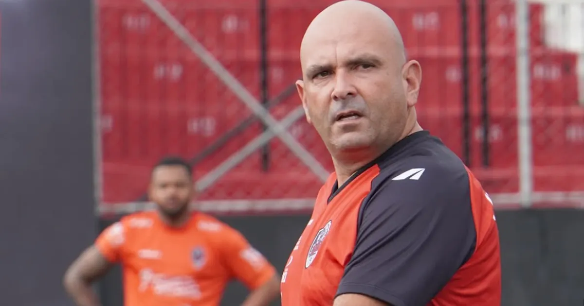 Carlos Leiria assume comando técnico da equipe sub-20 do Vila Nova