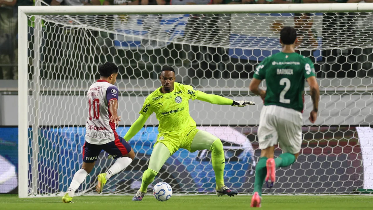 Carlos Miguel assume responsabilidade após erro e projeta classificação do Palmeiras