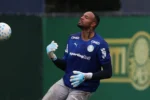 Carlos Miguel completa um ano de Palmeiras e foca no clássico contra o Santos