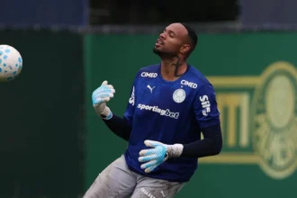Carlos Miguel completa um ano de Palmeiras e foca no clássico contra o Santos