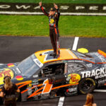 Carson Kvapil domina etapa de Iowa da Nascar após final eletrizante