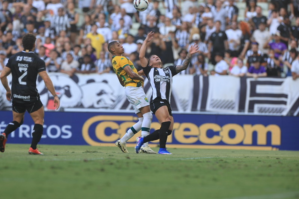 Ceará e Cuiabá medem forças em duelo decisivo no gramado