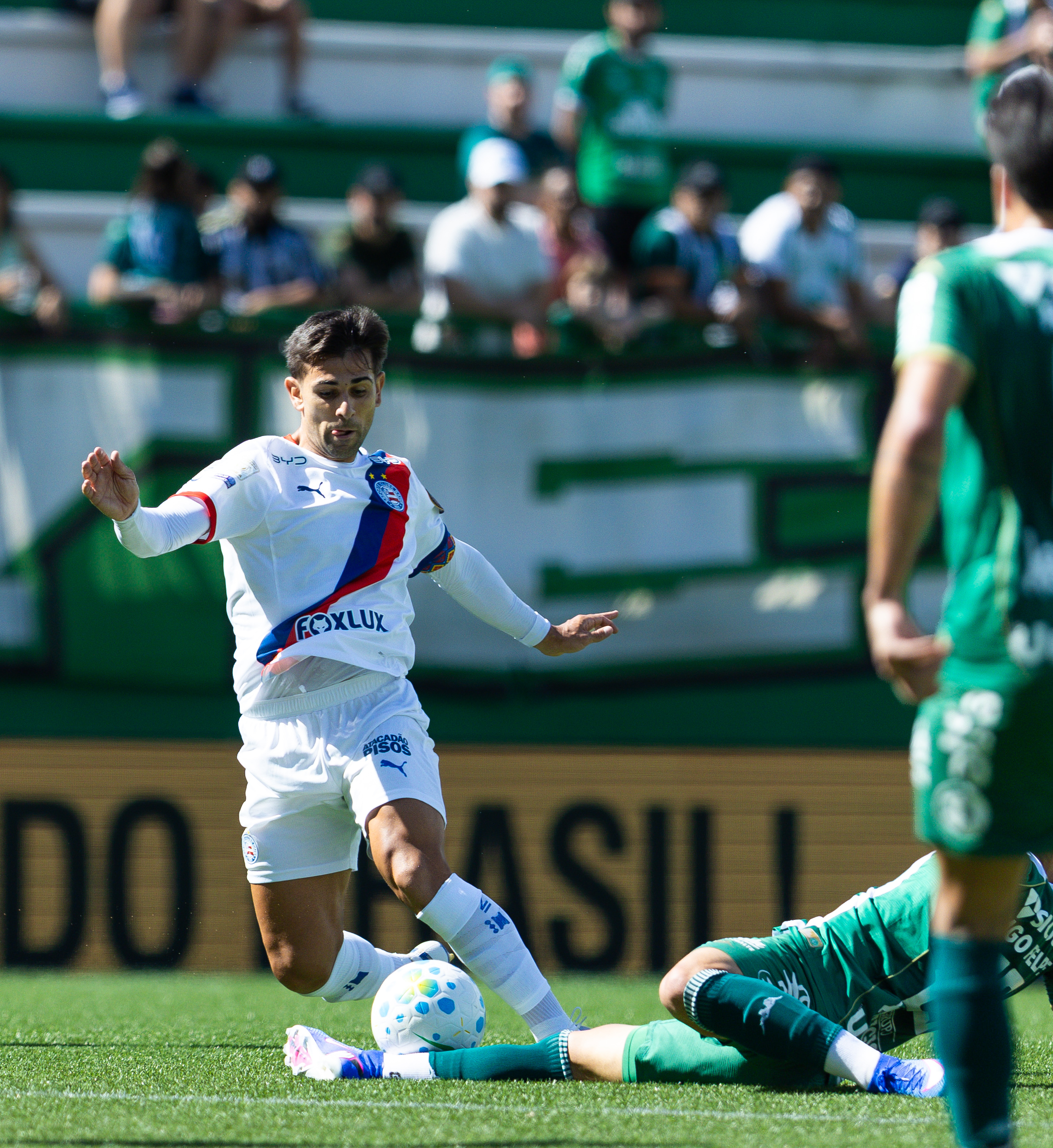 Chapecoense e Bahia medem forças em duelo pelo Campeonato Brasileiro