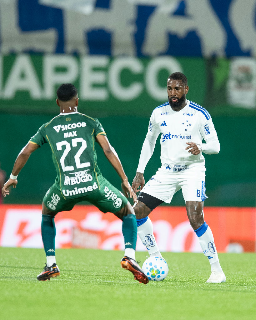 Chapecoense e Cruzeiro em campo: a emoção da Copa do Brasil